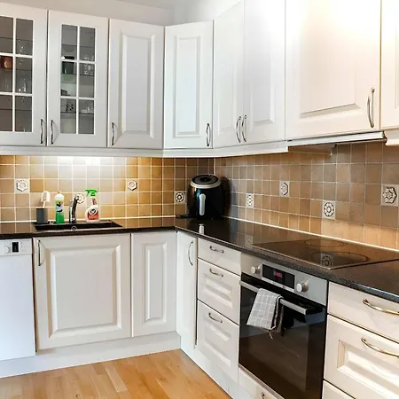 Lägenhet Spacious Waterfront Apartmnet