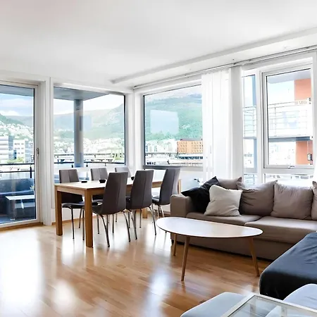 Spacious Waterfront Apartmnet Apartment *