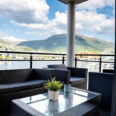 Spacious Waterfront Apartmnet